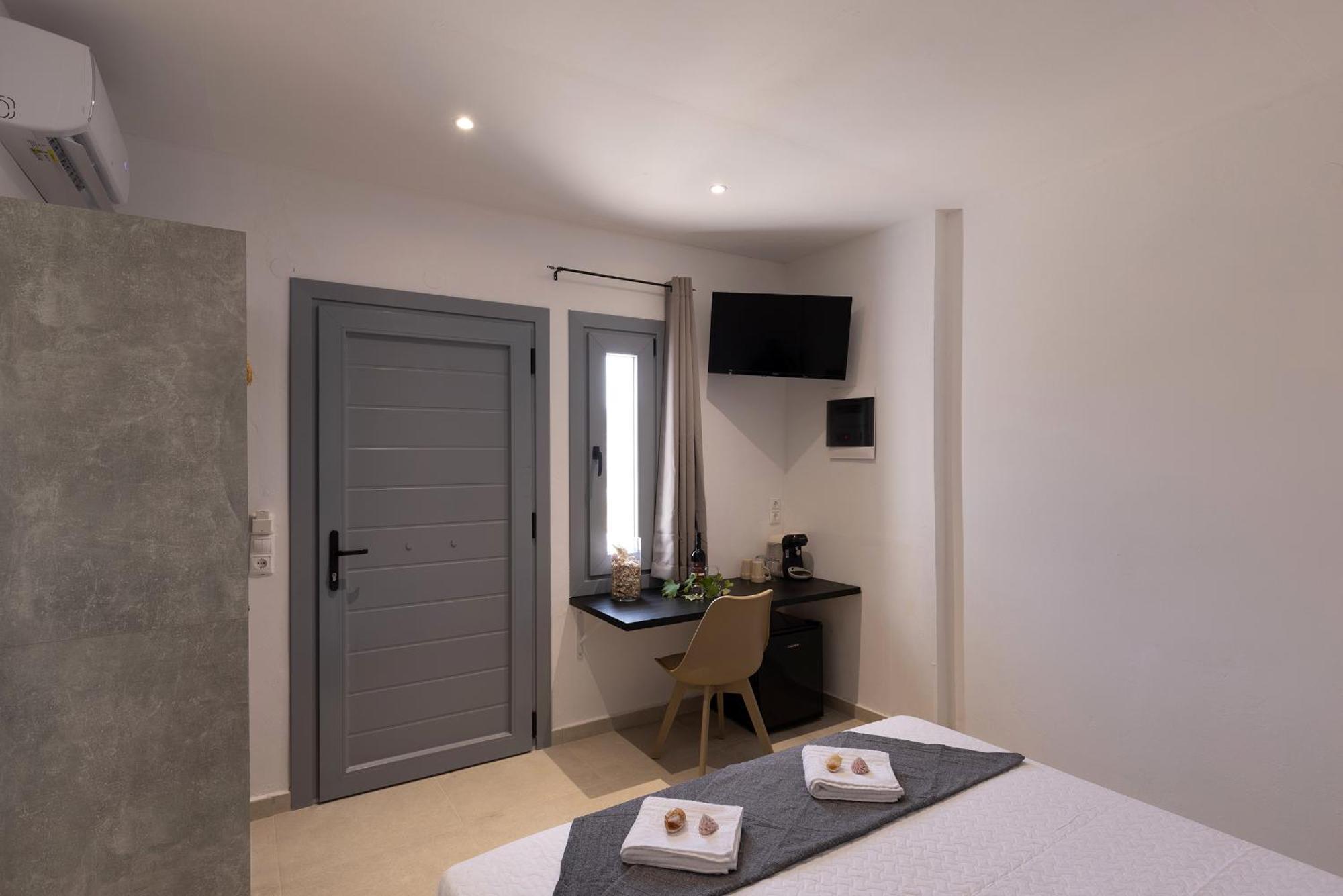 Chrysonisos Suites With Sunset & Seaviews Near Kini Exterior photo