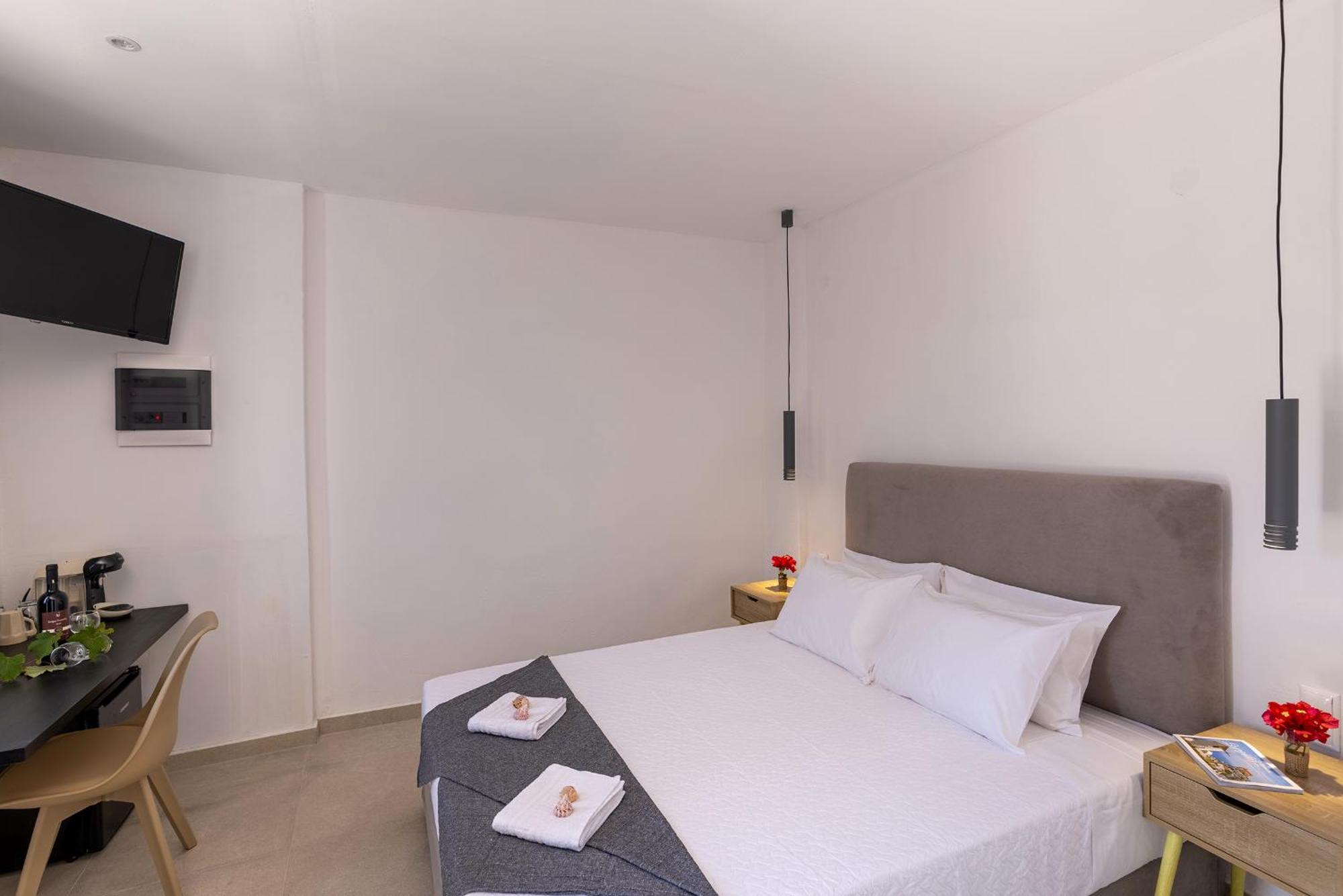 Chrysonisos Suites With Sunset & Seaviews Near Kini Exterior photo