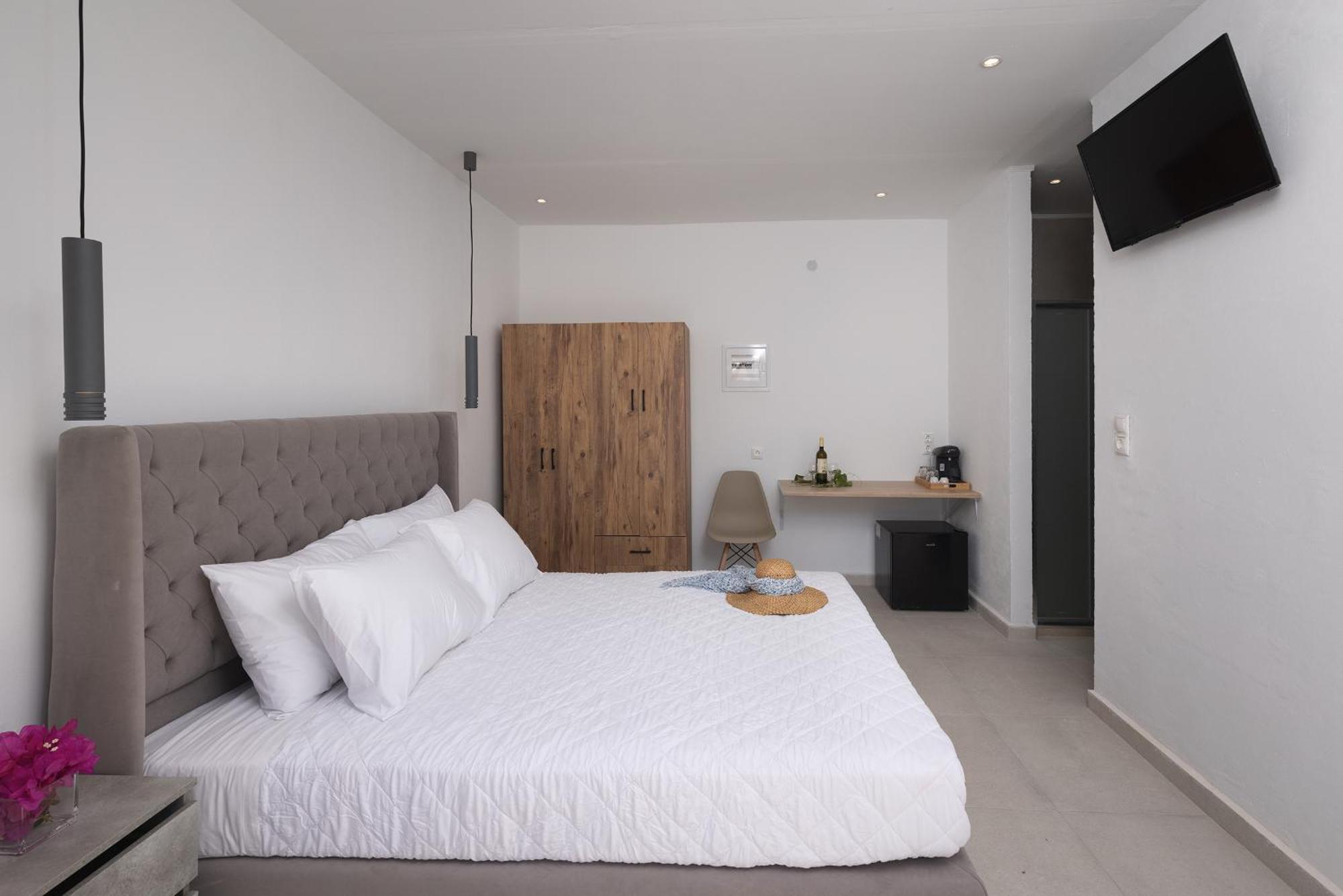 Chrysonisos Suites With Sunset & Seaviews Near Kini Exterior photo